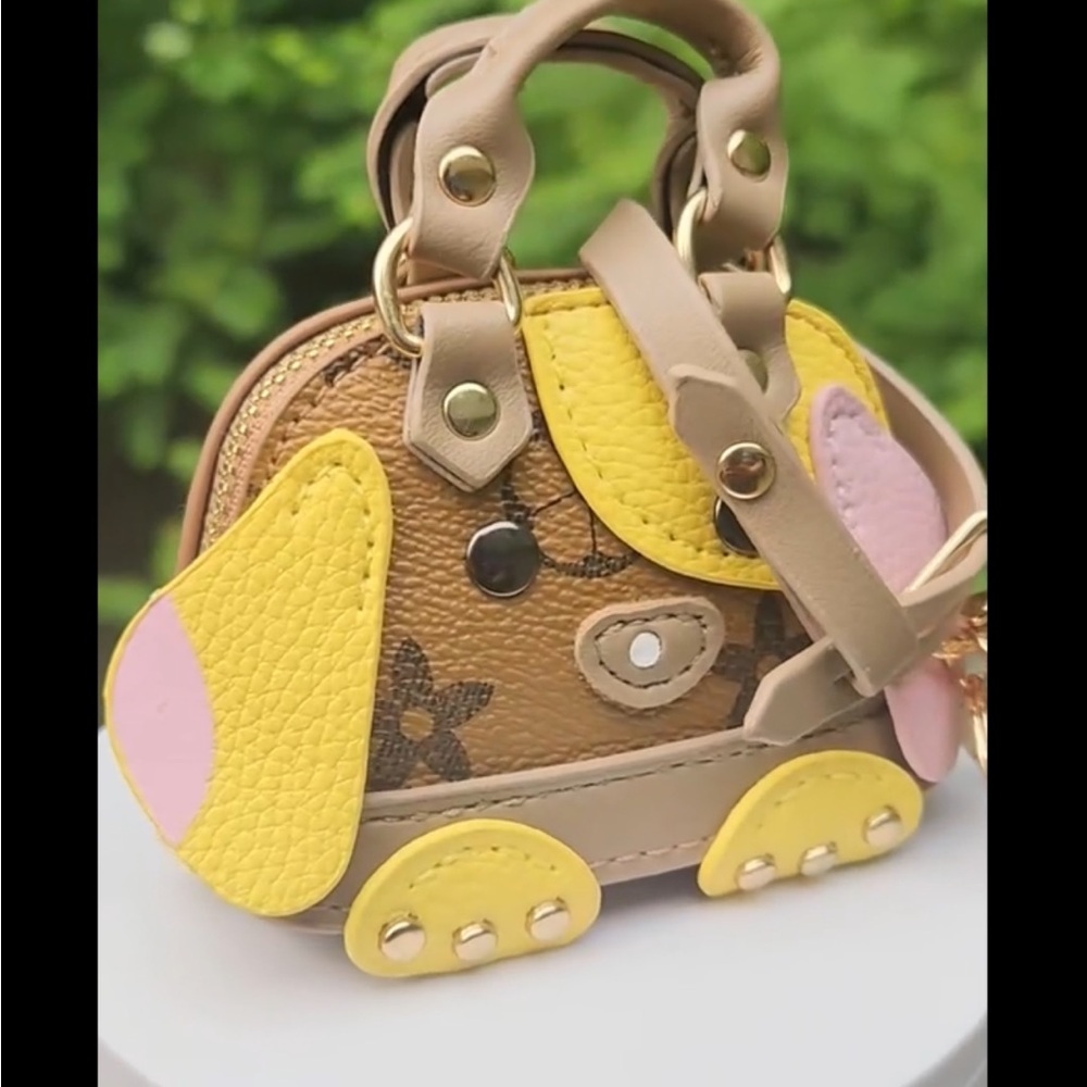 Puppy Wristlet / Bag Charm / Keychain And Gold Chain included Strap NWOT - Picture 7 of 7